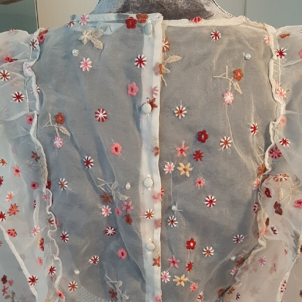ZARA💐LNWT Chic Sheer White Blouse with Red Floral Embroidery & Faux Pearls Sz M - Picture 7 of 11